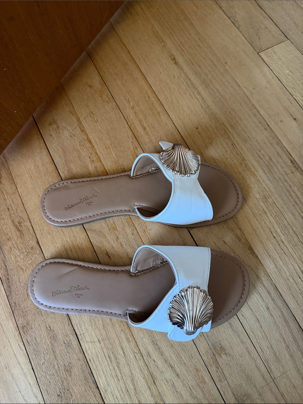 Universal Thread White Slide Sandals with Gold Shells - Picture 3 of 3